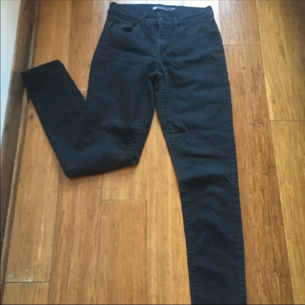 Black Levi’s high rise skinny jeans